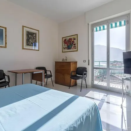 Sunshine 5 Star Sea View, Front Beach, Wifi *