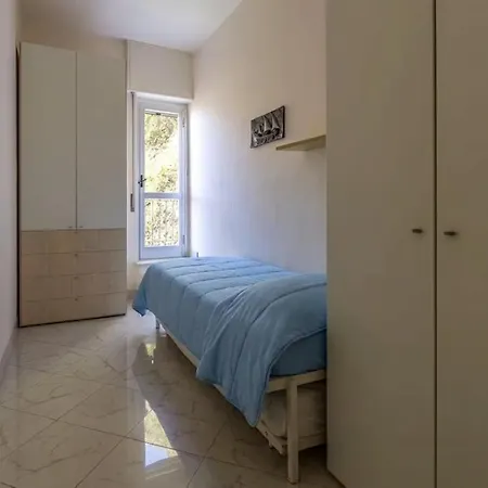 Sunshine 5 Star Sea View, Front Beach, Wifi *