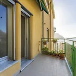 アパート Sunshine 5 Star Sea View, Front Beach, Wifi レヴァント