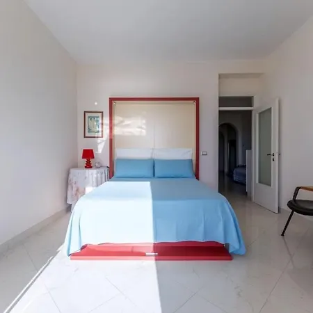 Sunshine 5 Star Sea View, Front Beach, Wifi * Levanto