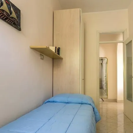 Sunshine 5 Star Sea View, Front Beach, Wifi Levanto