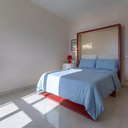 Sunshine 5 Star Sea View, Front Beach, Wifi Levanto