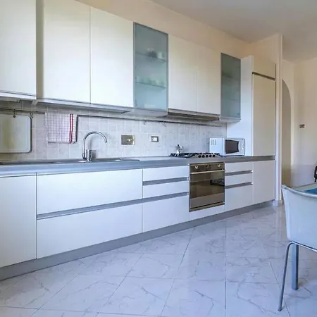 Sunshine 5 Star Sea View, Front Beach, Wifi