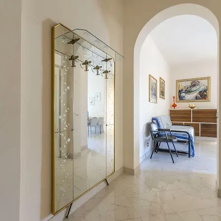 Apartment Sunshine 5 Star Sea View, Front Beach, Wifi Levanto
