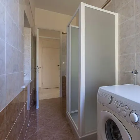 Sunshine 5 Star Sea View, Front Beach, Wifi *