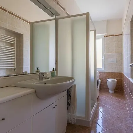 Apartment Sunshine 5 Star Sea View, Front Beach, Wifi *