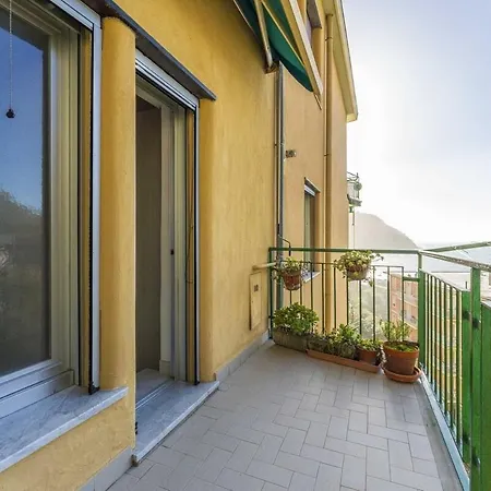 Apartment Sunshine 5 Star Sea View, Front Beach, Wifi Levanto