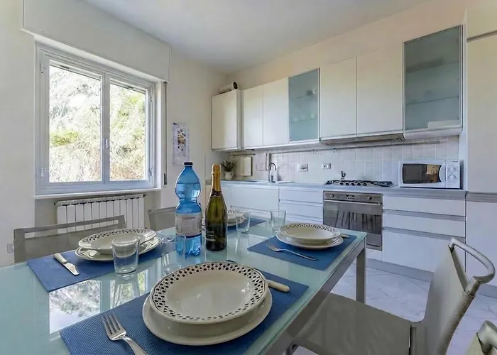Sunshine 5 Star Sea View, Front Beach, Wifi * Levanto