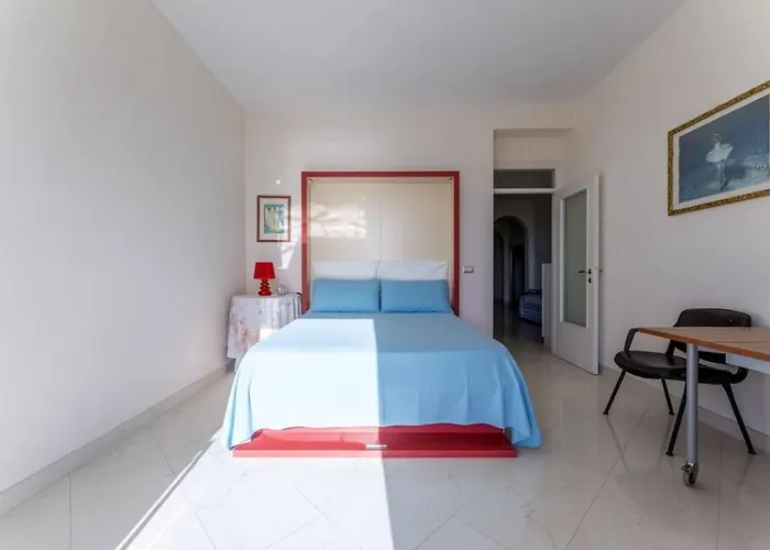 Sunshine 5 Star Sea View, Front Beach, Wifi * Levanto