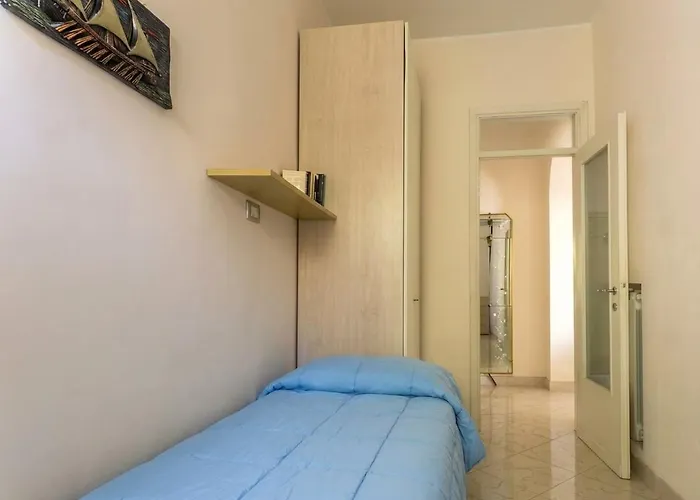 Sunshine 5 Star Sea View, Front Beach, Wifi Levanto