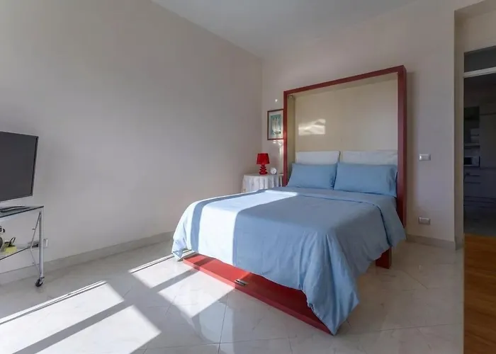 Sunshine 5 Star Sea View, Front Beach, Wifi Levanto