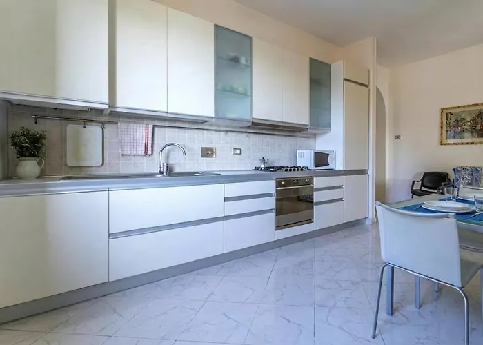 Sunshine 5 Star Sea View, Front Beach, Wifi