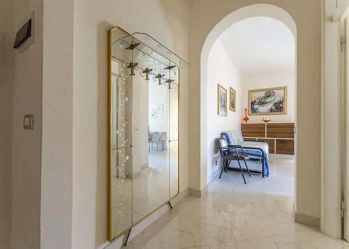 Apartman Sunshine 5 Star Sea View, Front Beach, Wifi Levanto