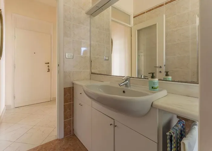 Apartman Sunshine 5 Star Sea View, Front Beach, Wifi *